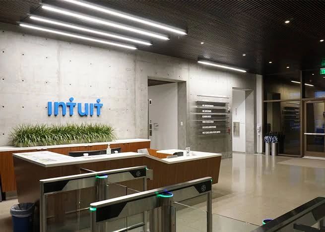 Senior Staff Software Engineer – Data Engineering